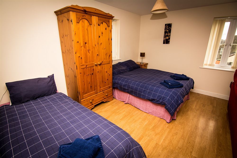 Albion Guest House & Apartments Pembroke Dock Exterior photo